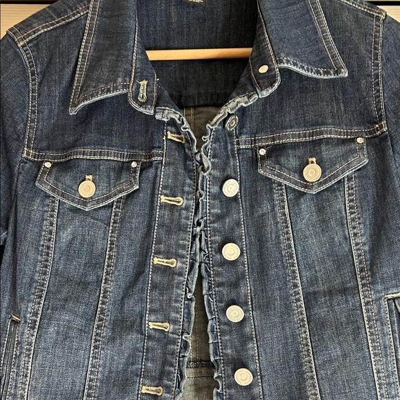 White House Black Market Women's Denim Jacket Fitted Silhouette Size 6 - Picture 3 of 10
